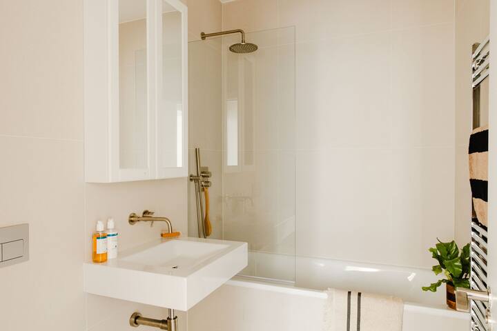 74 – 78 Marylebone Lane (Two-Bedroom Apartment) gallery image 5