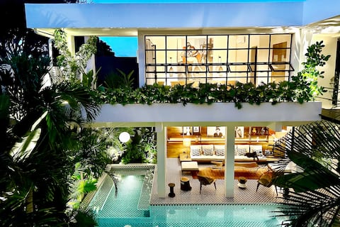 Casa Tropical, urban oasis