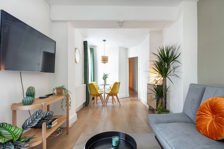 Uredan smještaj s tri spavaće sobe, fotografija br. 1