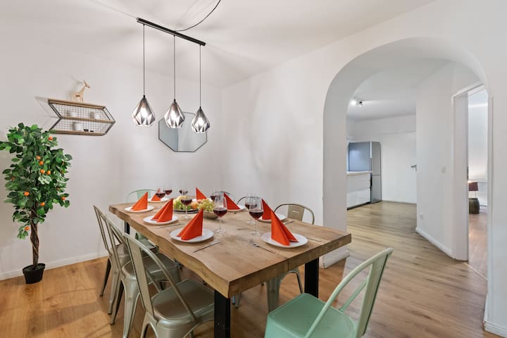 Big stay for 13 in Kreuzberg