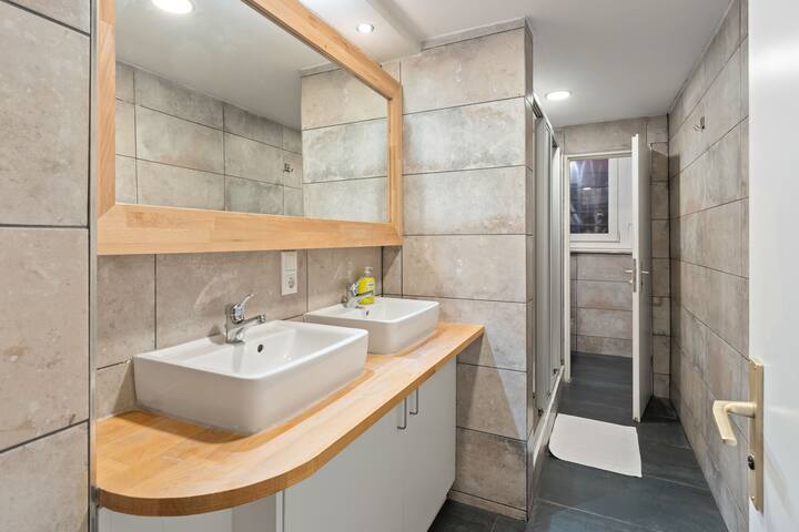 Big stay for 13 in Kreuzberg gallery image 4