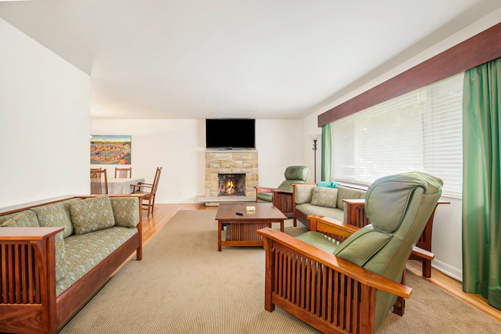 1 Block To Notre Dame Sleeps 14 - South Bend, IN