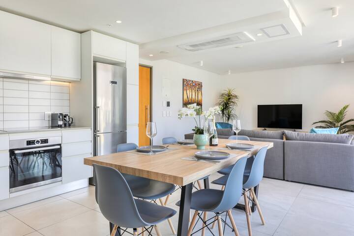 Always-Power Panoramic Mountain Apartment gallery image 5