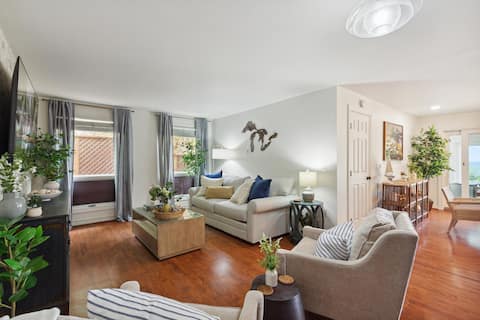 Lakeview 3Bed House | Private Jacuzzi | Patio