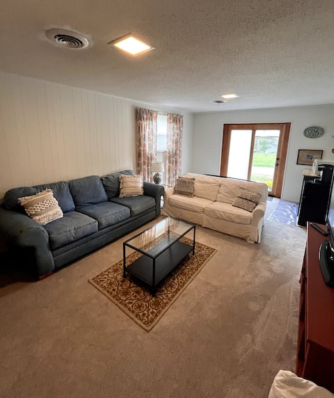 Top Airbnb: Casa Blanca Apartment in Knoxville