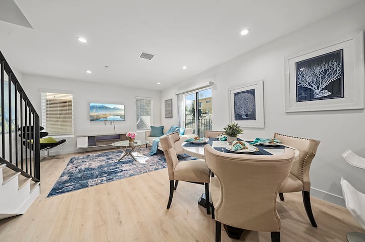 Modern 3BR 3BA Home in Hollywood Center+Parking