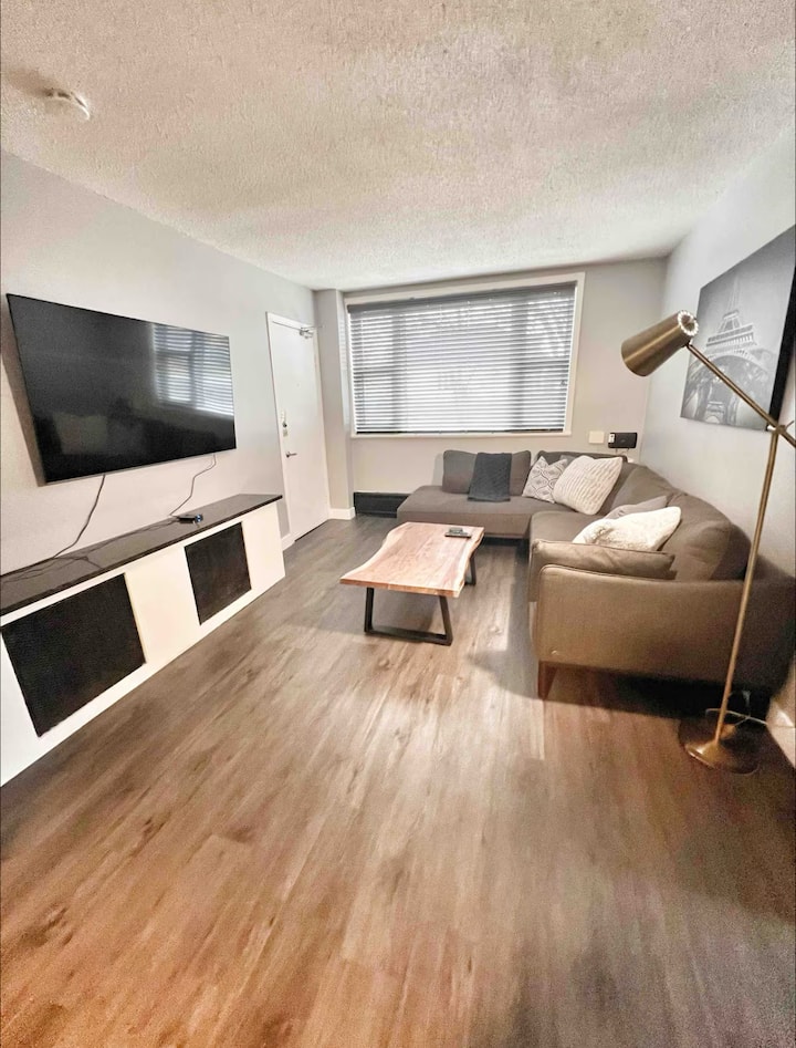 Old Walkerville Main Floor 2bd/1ba - Windsor