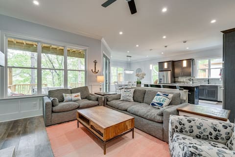 Popular Airbnb listing: Majestic Lakehouse boatdock-hot tub-fire pit-games in South Middle Tennessee Rural
