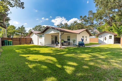 Family Home 3BR. FIRE PIT. Private fenced yard