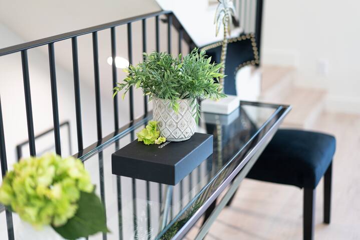 Spacious 5 Bedrooms house in Hollywood/Sleeps 16 gallery image 3