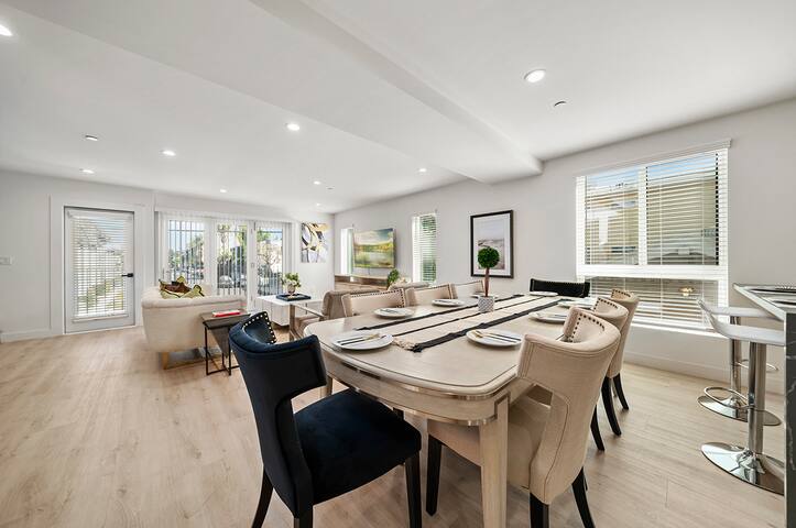 Luxury 5BR House in Hollywood/Sleeps16+Parking gallery image 4