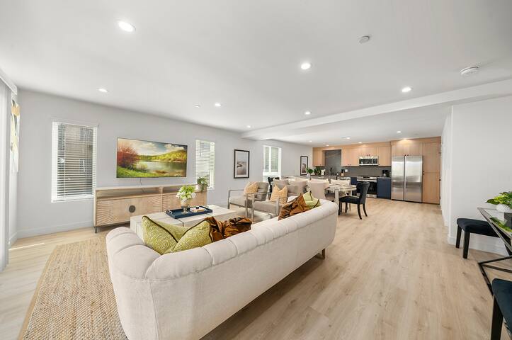 Spacious 5 Bedrooms house in Hollywood/Sleeps 16