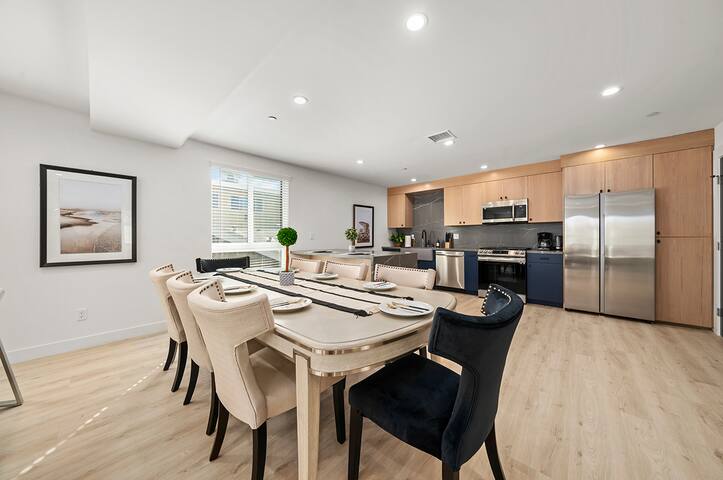 Luxury 5BR House in Hollywood/Sleeps16+Parking gallery image 3