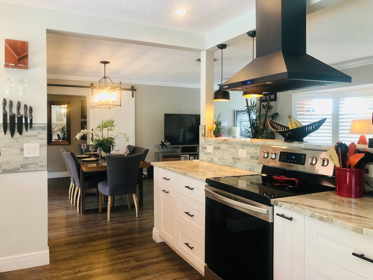 Popular Airbnb listing: Waterfront Vacation Home w/ King Bed/ Pool/Hot Tub in Oakland Park
