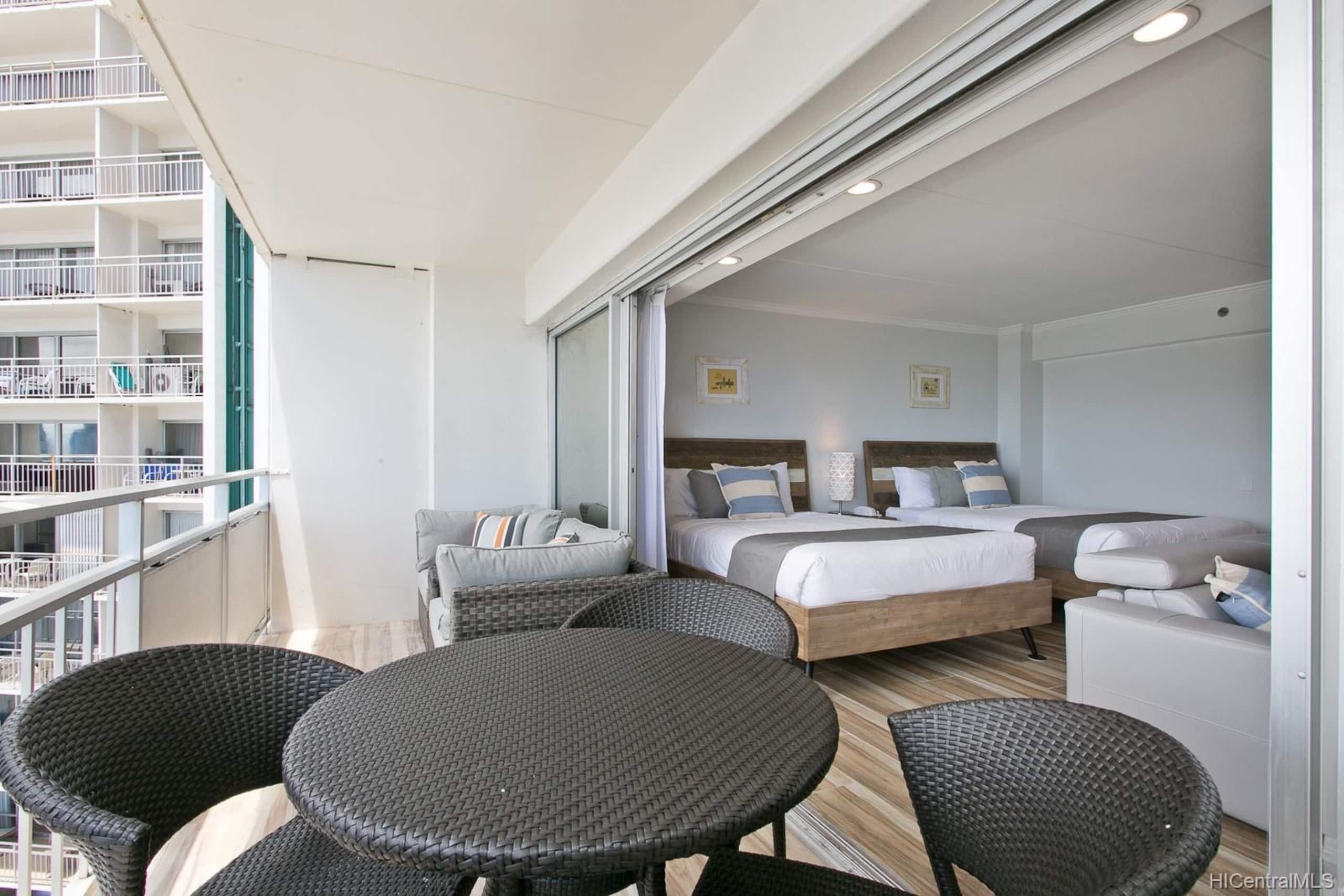 Condo in Honolulu · ★4.84 · 1 bedroom · 3 beds · 1 private bath - Image 10