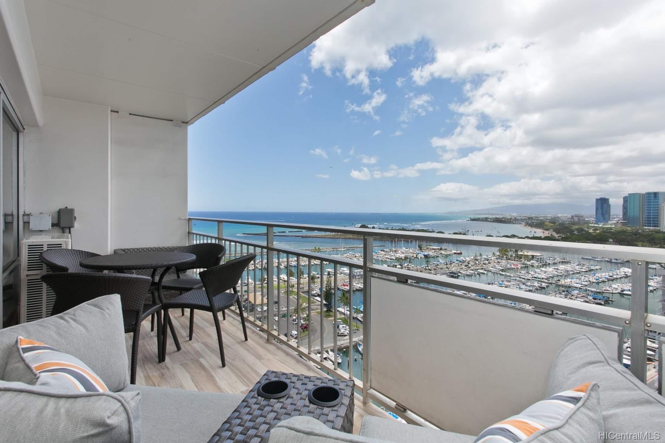 Condo in Honolulu · ★4.84 · 1 bedroom · 3 beds · 1 private bath - Image 12