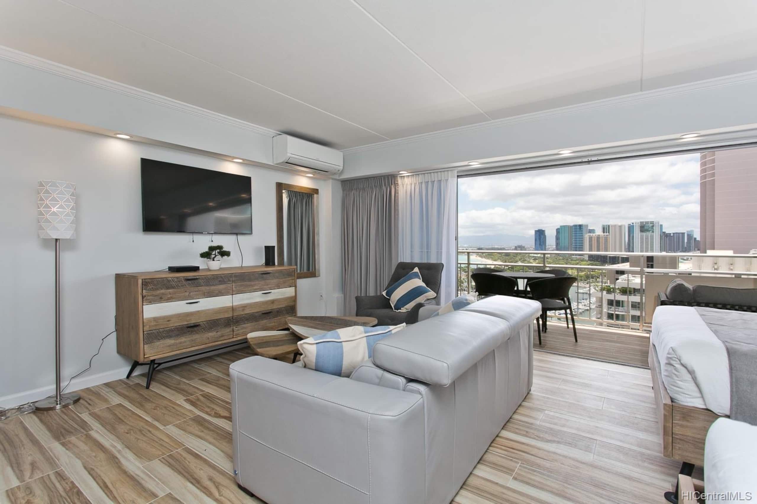 Condo in Honolulu · ★4.84 · 1 bedroom · 3 beds · 1 private bath - Image 1