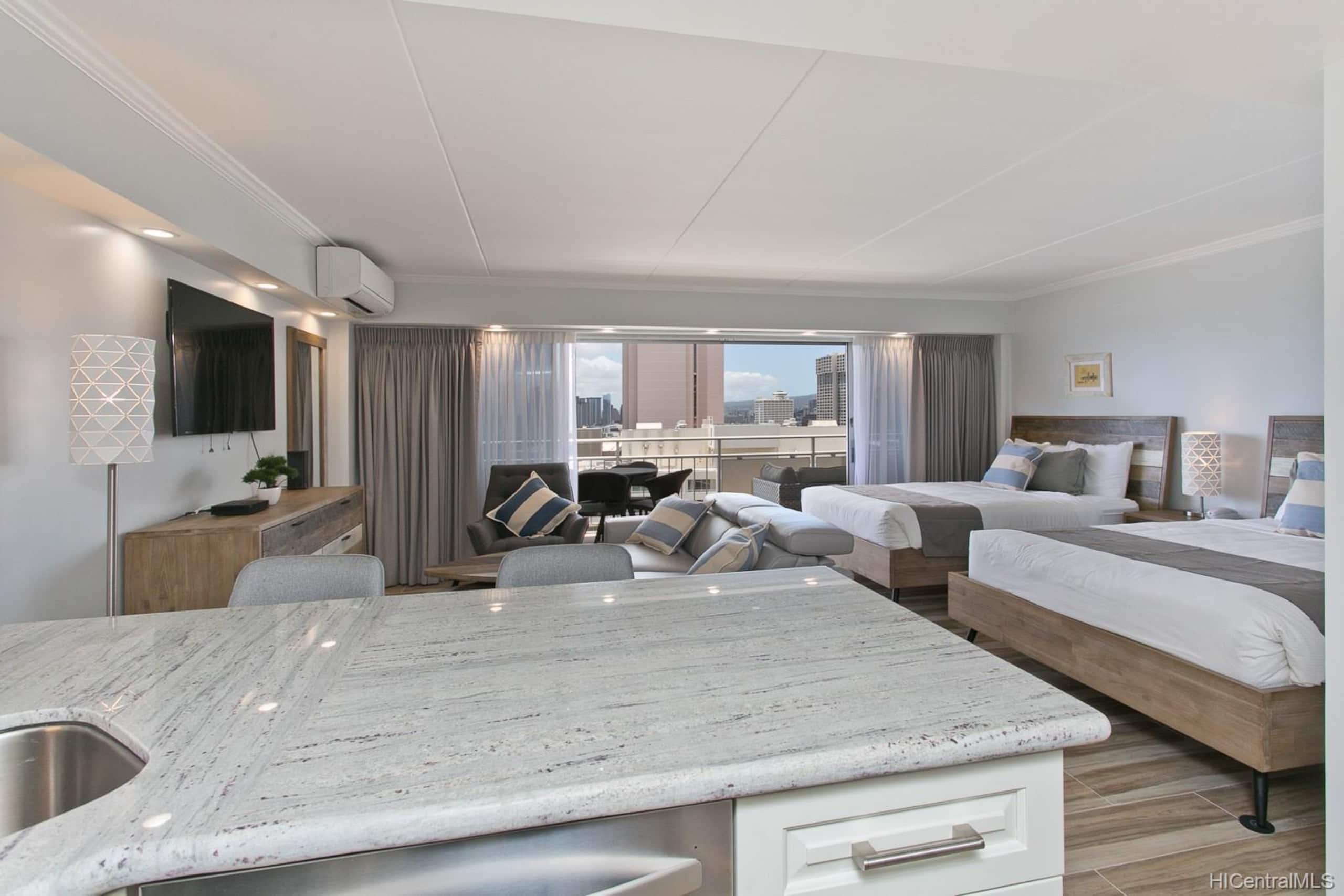Condo in Honolulu · ★4.84 · 1 bedroom · 3 beds · 1 private bath - Image 7