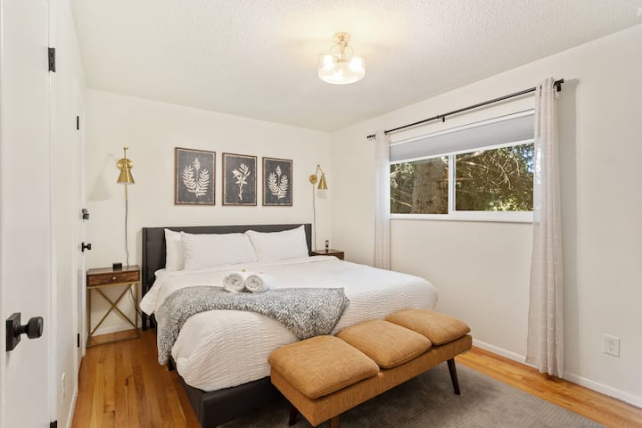 Upstairs bedroom with a king bed and closet- conveniently located near bathroom 1 overlooking the backyard. 