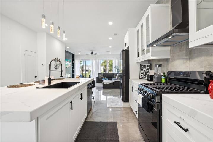 The Terrace In Dallas | 5 Mins To Downtown Dallas gallery image 3