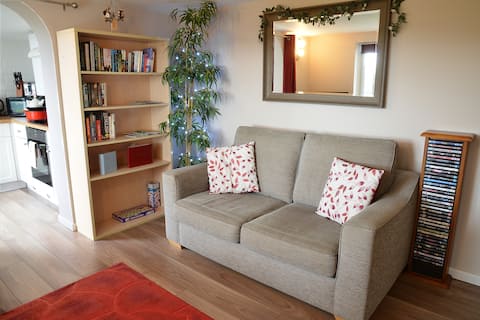 Popular Airbnb listing: Cosy cottage with stunning views in West Dorset