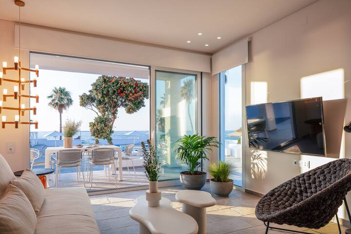 Villa Deluxe beachside retreat gallery image 2