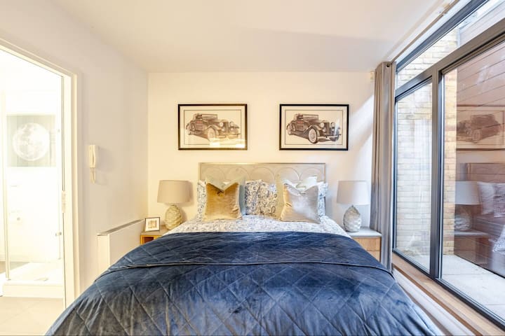 Spacious Bright Lux Townhouse – Sleeps 6