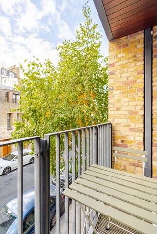 Spacious Bright Lux Townhouse – Sleeps 6 gallery image 3