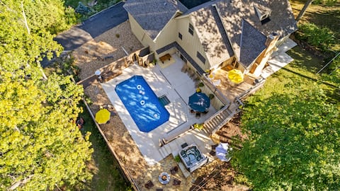 Pool & Hot Tub in heart of KC!