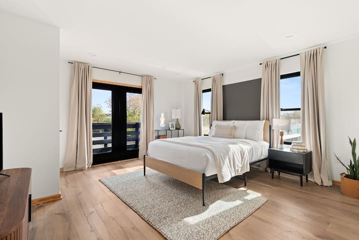 Soft queen mattress + luxury bedding will make you never want to get out of bed.