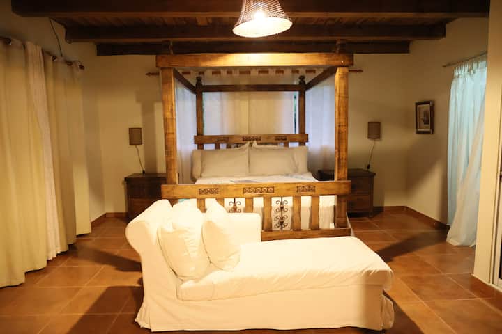 חדר ראשי עם חדר רחצה פרטי 