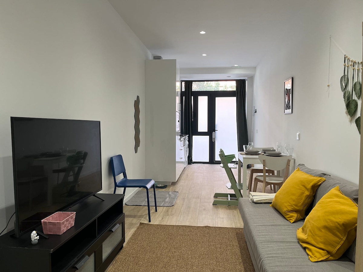 Successful Airbnb property: Quiet cottage in a park close to the sea and beach in Camins Al Grau