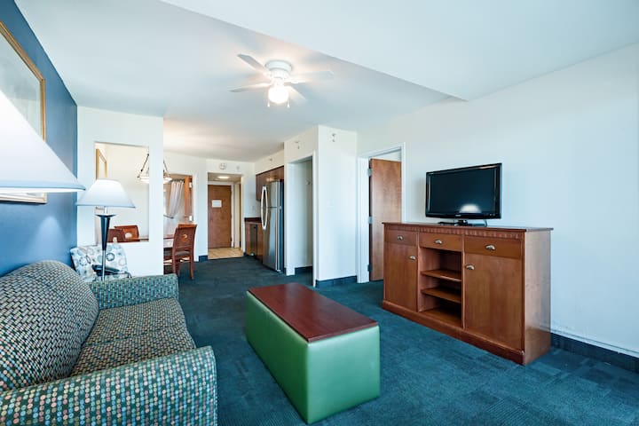 One Bed Two Bath Apt - Queen W/ Sofa Bed - Balcony - Virginia Beach, VA