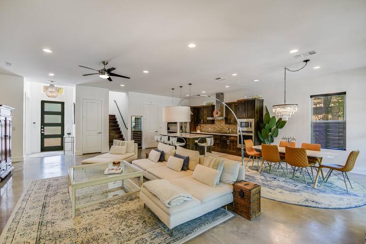 South Austin Contemporary Home gallery image 2