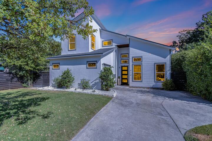 South Austin Contemporary Home gallery image 5