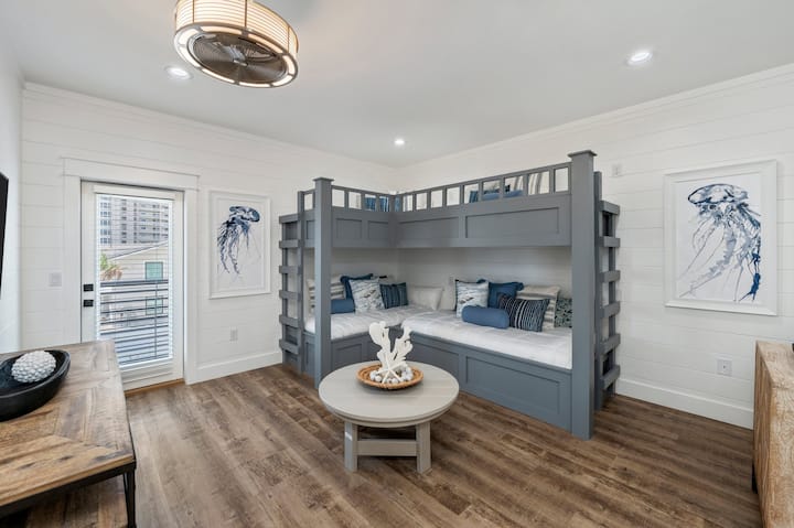 ห้องนอน 6 รูปที่ 1: เตียงสองชั้นคู่ 2 หลังพร้อมห้องน้ำส่วนตัว