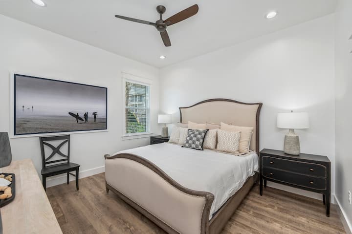 ห้องนอน 1 รูปที่ 1: เตียงคิงไซส์พร้อมห้องน้ำส่วนตัว