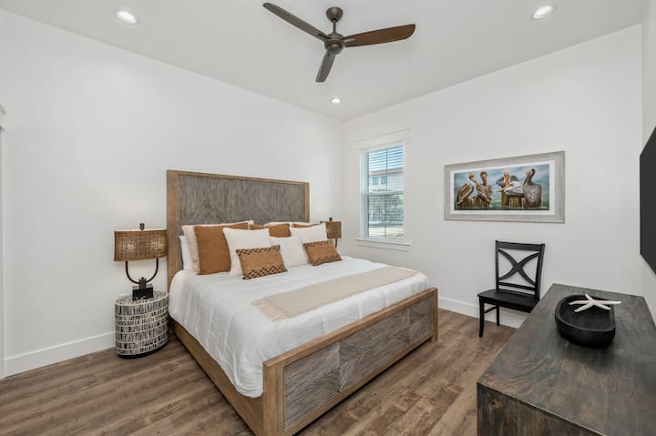 ห้องนอน 2 รูป 1: เตียงคิงไซส์พร้อมห้องน้ำส่วนตัว