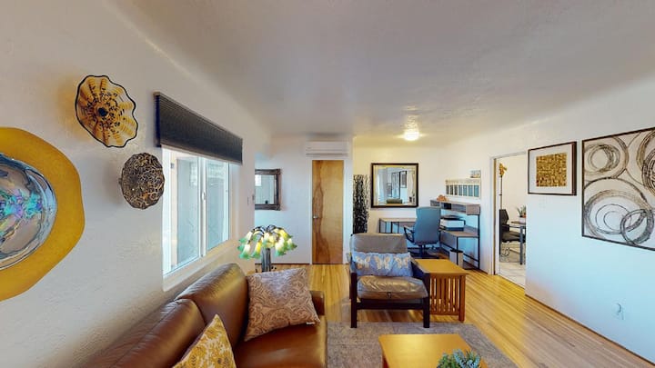 Casa De Escher
(Apartment C) - Albuquerque, NM