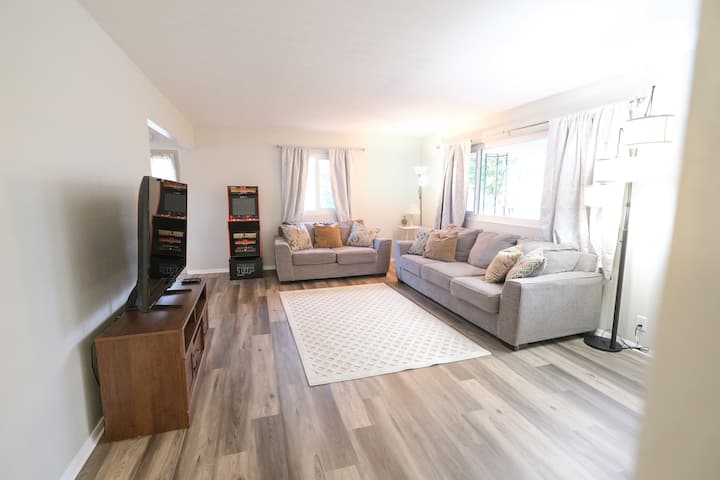 Newly Renovated 3 Br - Walk To Nd - Mishawaka, IN