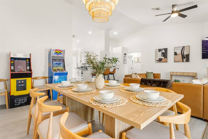 North Vegas Oasis 5BR, Games, BBQ, Heated Pool/Spa gallery image 5