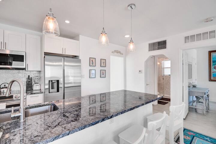 Sunset Oceanfront Paradise gallery image 5