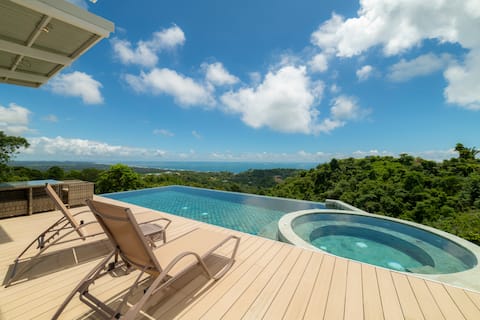 Luxury Villa Frigga – private Infinity Pool.