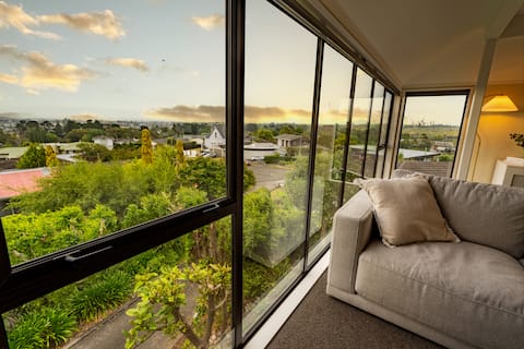 River City Views With Spa Pool, BBQ & Sky TV