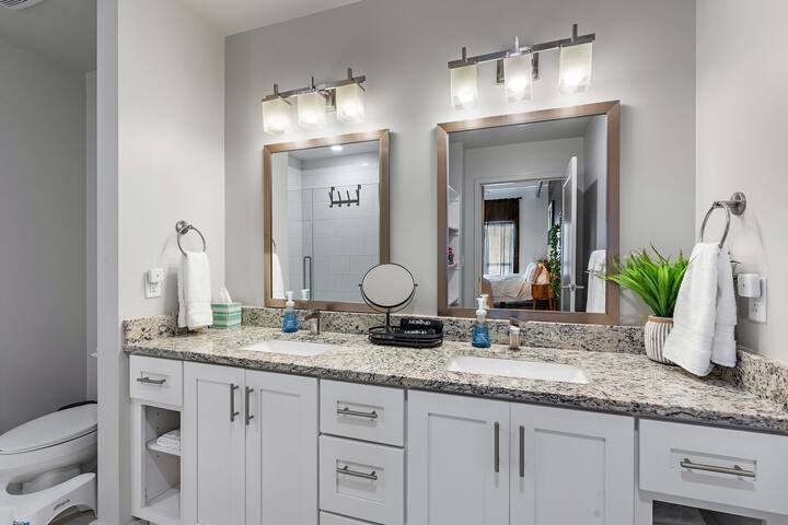 Walk2Brdway~King Bed~Queen Bunkbed~Fast Wifi~Pool gallery image 5