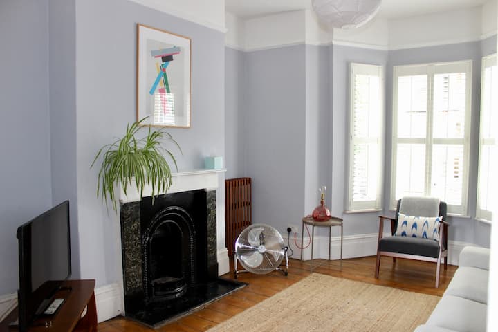 Large 2 Bedroom Flat, Hackney - London