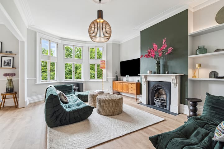 Stunning Hyde Park Flat