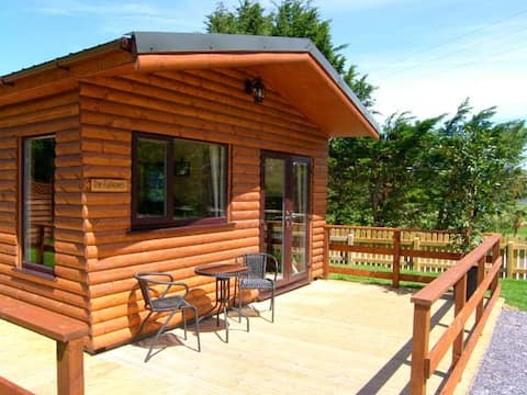 The Fallows 4 Berth Log Cabin With Hot Tub