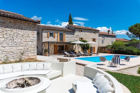 Pura Vida, beautiful countryside villa with pool