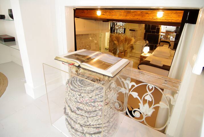 Cozy Luxury stay in the Jordaan area gallery image 4